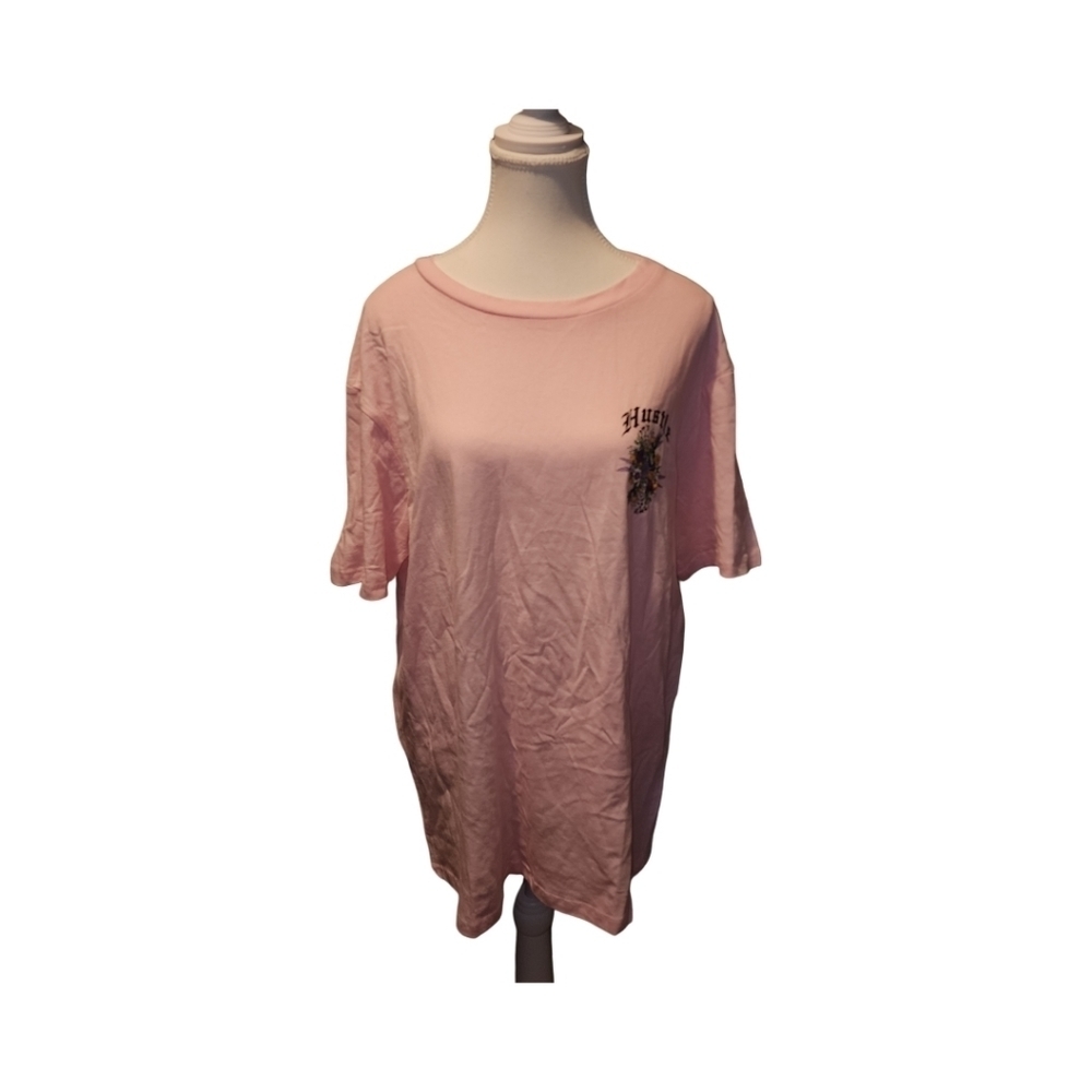 Unisex pink "hustle" tee